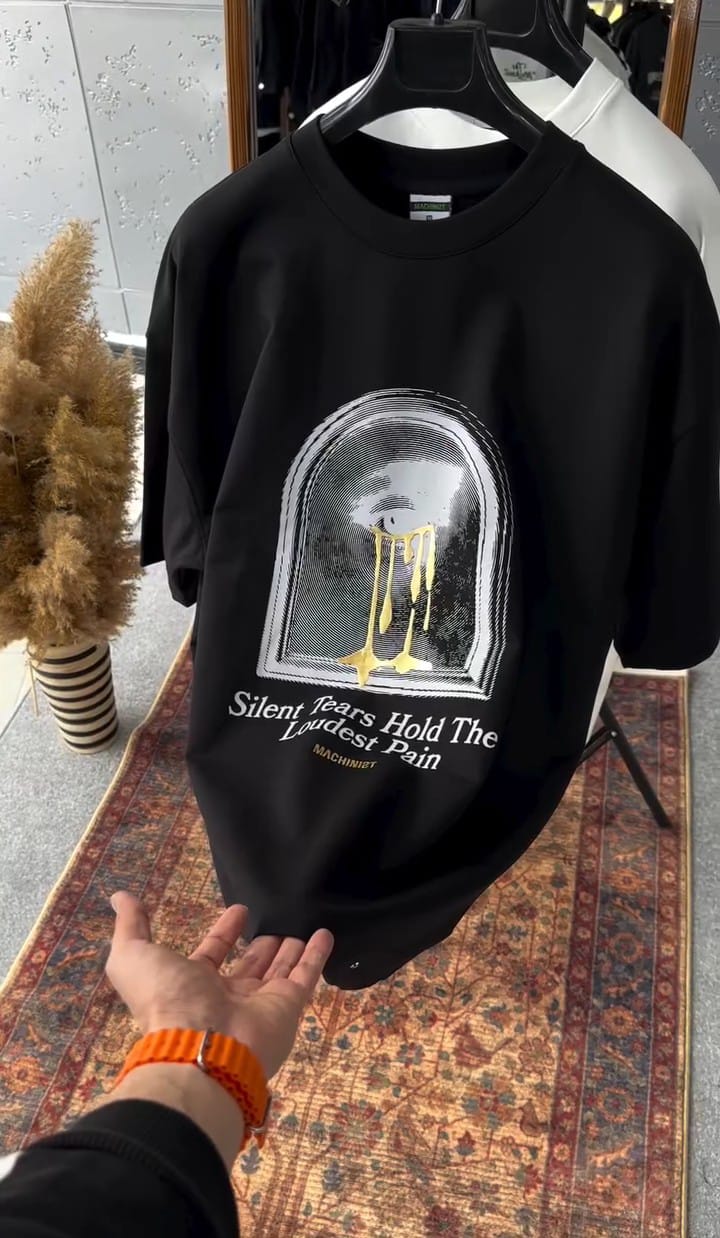 WHITE & BLACK OVERSIZED T SHIRT